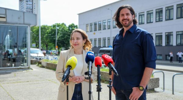 03.05.2025., Zagreb - Okretiste tramvaja Remiza. Konferencija kandidatkinje za gradonacelnicu Grada Zagreba Marije Selak Raspudic i kandidata za njezinog zamjenika Damira Firsta. Konferencija nosi naziv: "Povratak javnom prijevozu“. Na konferenciji su predstavljeni strucni i inovativni prijedlozi tima Marije Selak Raspudic za unapredjenje javnog prijevoza u Zagrebu, s ciljem rjesavanja ucestalih prometnih zagusenja i poboljsanja kvalitete zivota gradjana.
 Photo: Sanjin Strukic/PIXSELL
