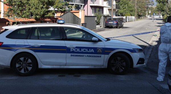 05.10.2022.,  Sesvete - Policijski ocevid u Novoselskoj ulici gdje je nepoznati pocinitelj zapalio automobil Audi i ispalio vise hitaca prema 56-godisnjaku. Photo: Marko Prpic/PIXSELL