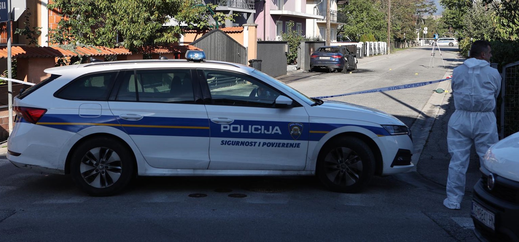 05.10.2022.,  Sesvete - Policijski ocevid u Novoselskoj ulici gdje je nepoznati pocinitelj zapalio automobil Audi i ispalio vise hitaca prema 56-godisnjaku. Photo: Marko Prpic/PIXSELL
