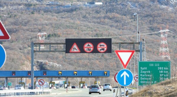 05.12.2024., Rijeka - Upozorenja i ogranicenja zbog jakog vjetra na autocesti Rijeka-Zagreb. Photo: Goran Kovacic/PIXSELL