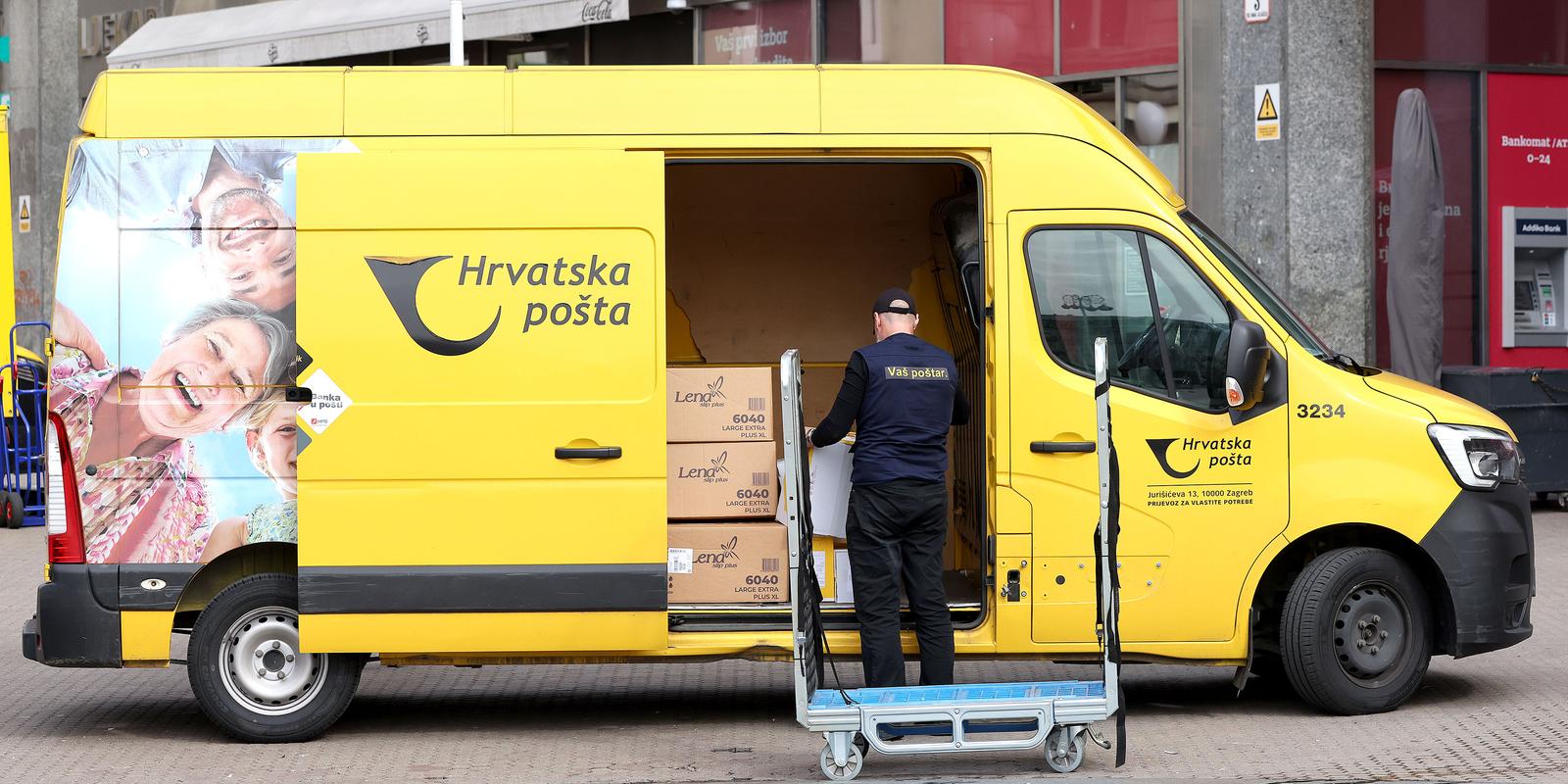 07.05.2025., Zagreb - Zbog nedostatka radnika Hrvatska posta ima otvoren natjecaj za zaposljavanje na radnim mjestima postara za opcu i ekspred dostavu, vozaca i operatera u postanskim uredima u vise zupanija. Photo: Patrik Macek/PIXSELL