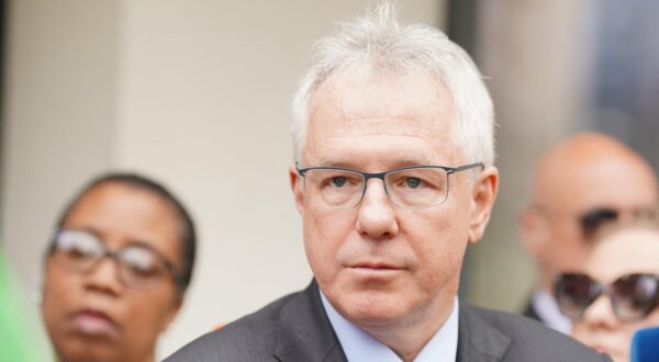 08.04.2022., Americki kutak, Banja Luka (BiH) – Michael Murphy, americki veleposlanik u BiH, odrzao je konferenciju za medije na kojoj je rekao da SAD nisu u BiH da bi ukidale Republiku Srpsku, ali postoji zabrinutost zbog poteza vlasti iz RS u poslednjem periodu. Murphy je istakao da je imao niz sastanaka sa predstavnicima vlasti, civilnim drustvom, te predstavnicima kulturnih institucija u Banjaluci. On je izrazio i nezadovoljstvo usvajanjem Zakona o drzavnoj imovini u RS i rekao da se to kosi sa ustavom i Daytonskim sporazumom, kao i da to pitanje treba rjesavati u institucijama, tako sto ce politicari sjesti i razgovarati. Rekao je i da se vec sreo sa Miloradom Dodikom. Photo: Dejan Rakita/PIXSELL