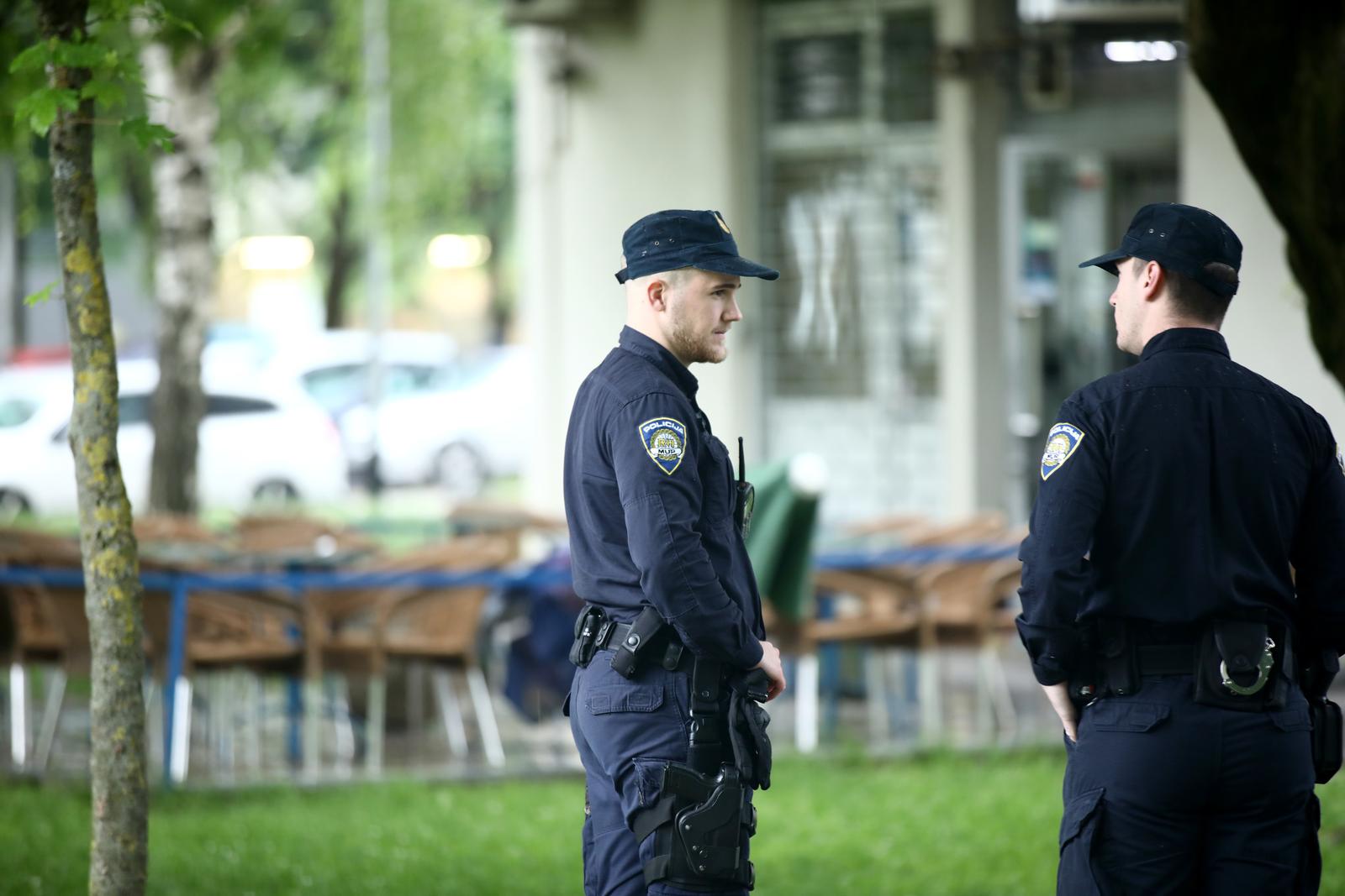08.05.2025., Zagreb - Oko 7.15 sati maskirani pocinitelji pocinili su razbojnistvo uz prijetnju vatrenim oruzjem te otudjili novac u poslovnici Fine u Ulicu Hrvatskih iseljenika u Gajnicama. Policijski ocevid je u tijeku. Photo: Emica Elvedji/PIXSELL