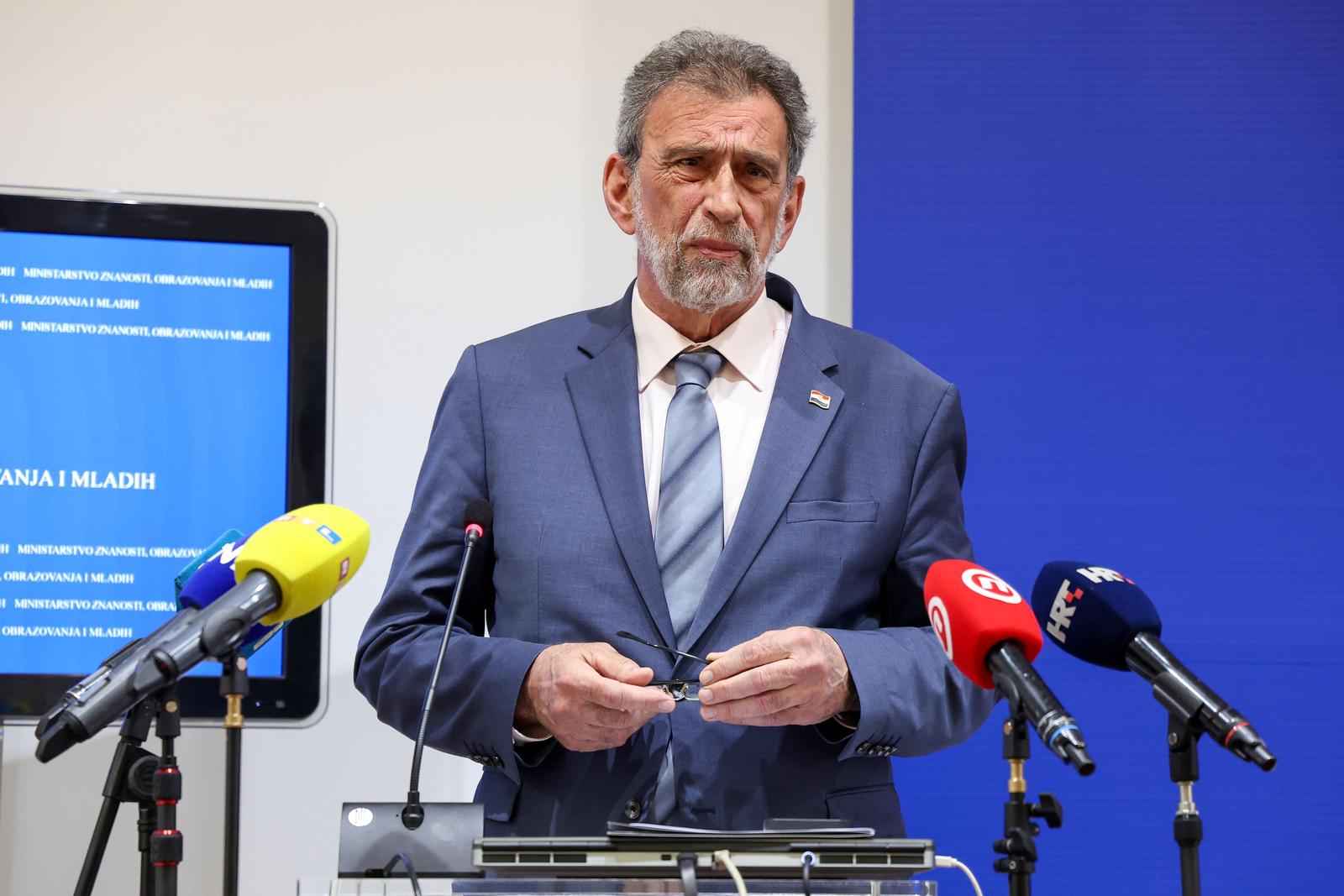 09.05.2025.,  Zagreb - Ministar znanosti, obrazovanja i mladih Radovan Fuchs na konferenciji za medije nakon prosvjeda triju obrazovnih sindikata. Photo: Matija Habljak/PIXSELL