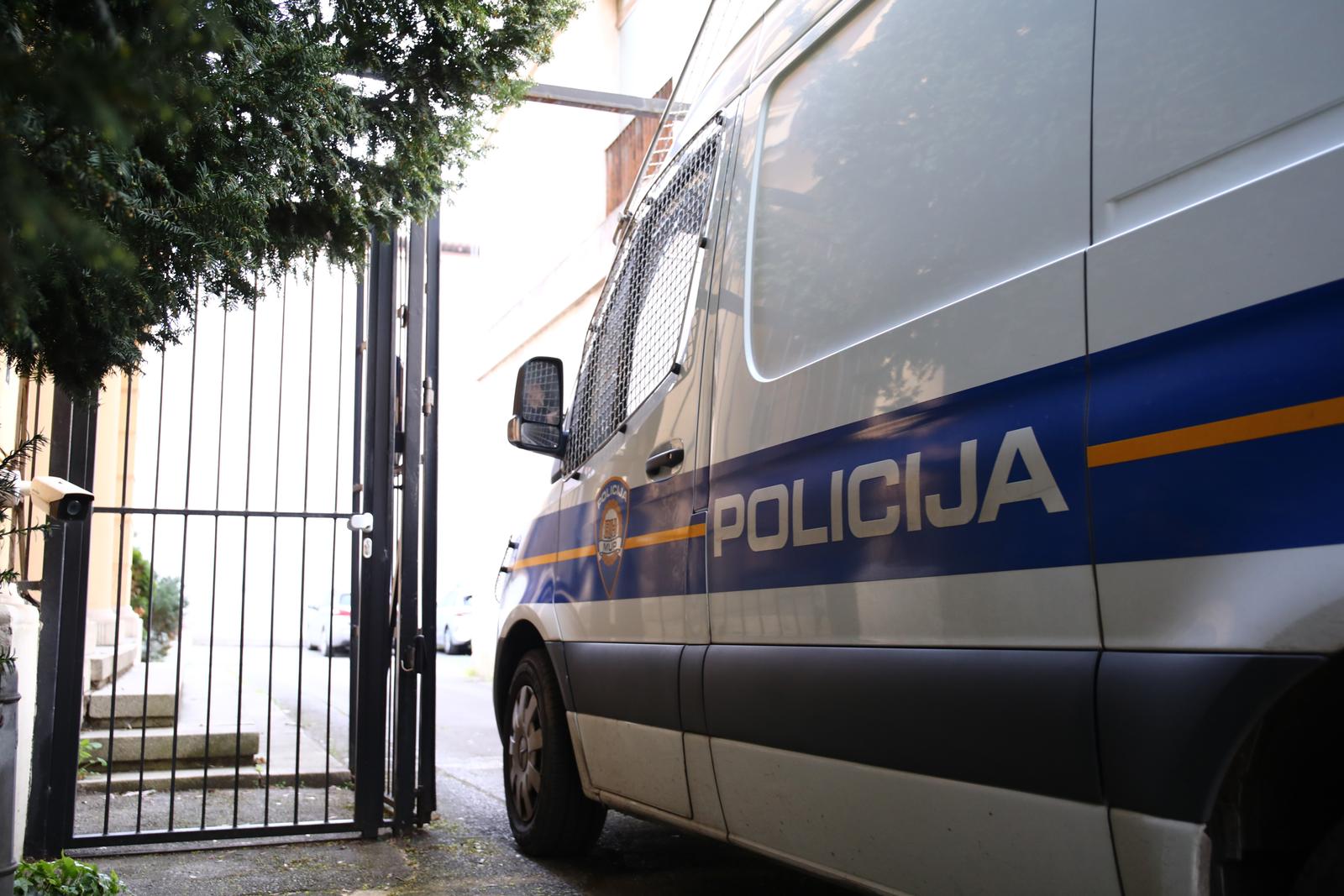 10.04.2025., Zagreb - Cetrdesetak osoba uhiceno je zbog sumnje o zlocinaskom udruzenju te pocinjenju vise kaznenih djela iz oblasti kriminaliteta droga. Radi se o krijumcarenju vise tona raznih droga. Ocekuje se kako ce u Zagrebu u USKOK biti dovedeno 20ak osoba, dok ce ostali biti ispitanio u Splitu. Photo: Emica Elvedji/PIXSELL