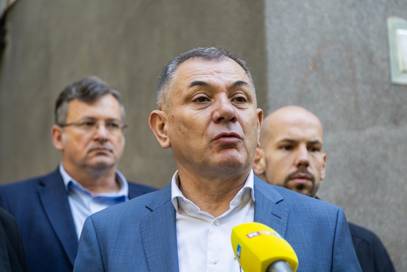 11.5.2025. Zagreb - Kandidat koalicije BUZ - Plavi grad Ivica Lovric odrzao konferenciju za medije o problemu nedostatka dizala u zgradama sto je problem koji muci brojne umirovljenike. Photo: Mia Slafhauzer/PIXSELL