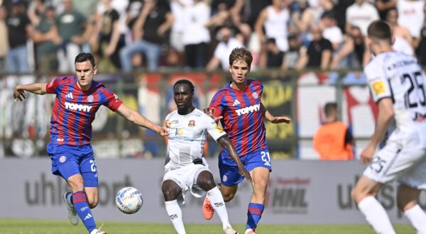 11.05.2025., Gradski stadion, Velika Gorica - SuperSport HNL, 34. kolo, HNK Gorica - HNK Hajduk. Filip Uremovic, Merveil Ndockyt i Rokas Pukstas Photo: Igor Soban/PIXSELL