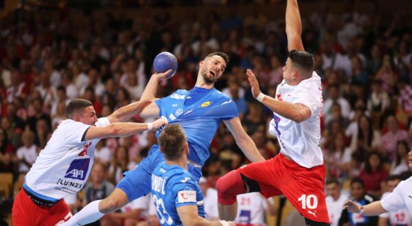 11.05.2025., Centar Zamet, Rijeka - Kvalifikacije za EHF EURO 2026. godine, skupina 5, 6. kolo, Hrvatska - Luksemburg. Adel Rastoder, Zvonimir Srna i Ben Weyer Photo: Goran Kovacic/PIXSELL
