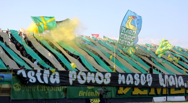11.05.2025., stadion Aldo Drosina, Pula - SuperSport HNL, 34. kolo, NK Istra 1961 - NK Varazdin. navijaci Istre, Demoni Photo: Sasa Miljevic/PIXSELL