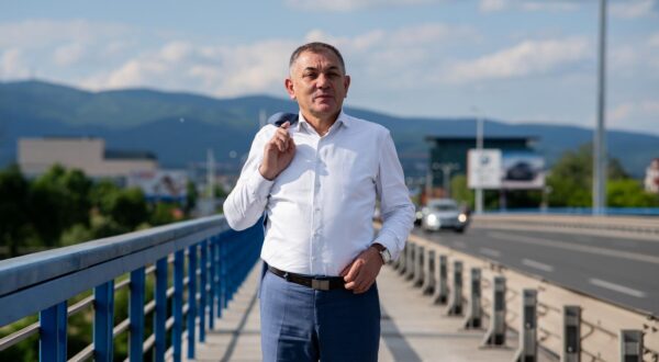 11.05.2025., Zagreb - Kandidat za gradonacelnika Zagreba Ivica Lovric na Mostu slobode. Photo: Luka Antunac/PIXSELL
