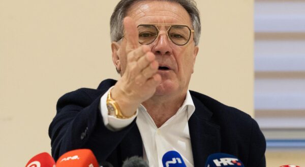 12.02.2025., Mostar - Konferencija za medije Zdravka Mamica na temu "Malo istine može napraviti puno dobroga" u Dvorani Princess Hotela Mepa. Photo: Denis Kapetanovic/PIXSELL