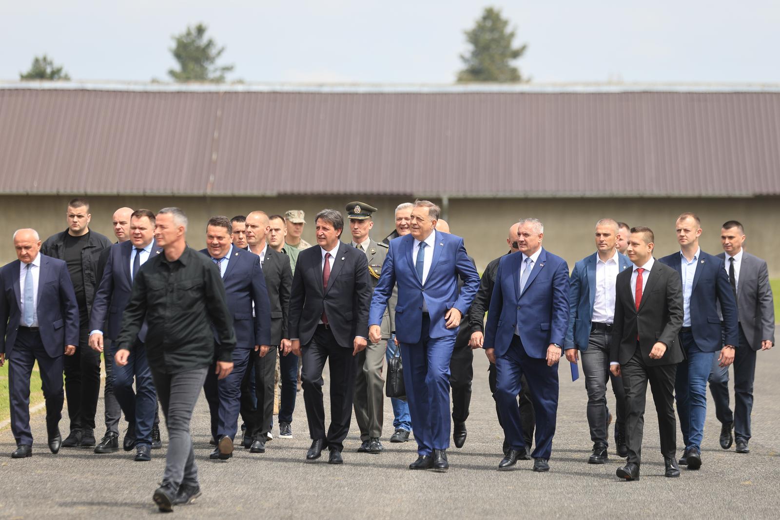 12.05.2025., vojarna Kozara, Banja Luka (BiH) - Predsjednik Republike Srpske Milorad Dodik, premijer Radovan Viskovic i predsjednik Narodne skupstine Nenad Stevandic dosli su u vojarnu "Kozara" u Banjaluci, gdje se održava centralna svecanost povodom Dana Vojske RS i Treceg pjesadijskog (Republika Srpska) puka.
Photo: Dejan Rakita/Pixsell Photo: Dejan Rakita/PIXSELL/PIXSELL