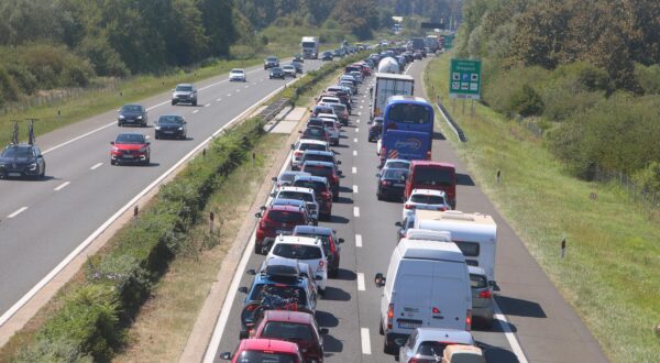 12.08.2024., Karlovac - Prometne guzve u smjeru mora na autocesti A1 izmedu Zagreba i Karlovca kod odmorista Draganic. Photo: Kristina Stedul Fabac/PIXSELL