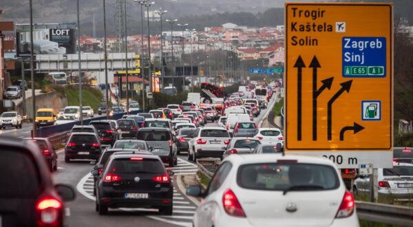 14.03.2025., Split - Poslijepodnevna guzva na izlazime iz Splita. Photo: Zvonimir Barisin/PIXSELL
