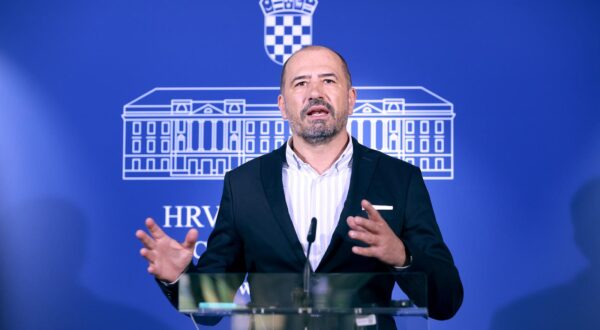 15.05.2025., Zagreb - Na konferenciji za medije odrzanoj u Saboru o temi "Bleiburska komemoracija i odredjene spoznaje u vezi ponasanja sluzbene hrvatske drzave“ govorio je Igor Peternel. Photo: Patrik Macek/PIXSELL
