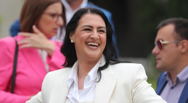 16.05.2025.,Split-Kandidatkinja za zupanicu Ivana Nincevic Lesandric i aktualni splitski gradonacelnik Ivica Puljak zajedno sa svojim sukandidatima obratili se gradjanima uoci nedjeljnih lokalnih izbora. Ivana Nincevic Lesandric Photo: Ivo Cagalj/PIXSELL