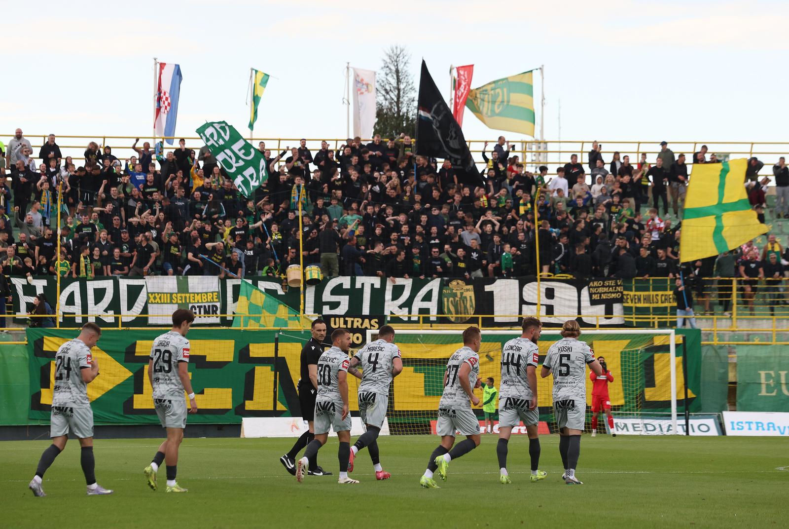 16.05.2025., stadion Aldo Drosina, Pula - SuperSport HNL, 35. kolo, NK Istra 1961 - HNK Sibenik.Slavlje nogometasa Istre nakon pogotka VInka Rozica za vodstv 1:0. Photo: Srecko Niketic/PIXSELL
