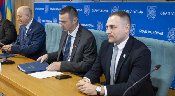 16.12.2024. Vukovar - Potpredsjednik Vlade i ministar prostornog uredjenja, graditeljstva i drzavne imovine g. Branko Bacic posjetio je Grad Vukovar. Tom je prilikom odrzao radni sastanak s gradonacelnikom Grada Vukovara g. Ivanom Penavom. Photo: Davor Javorovic/PIXSELL