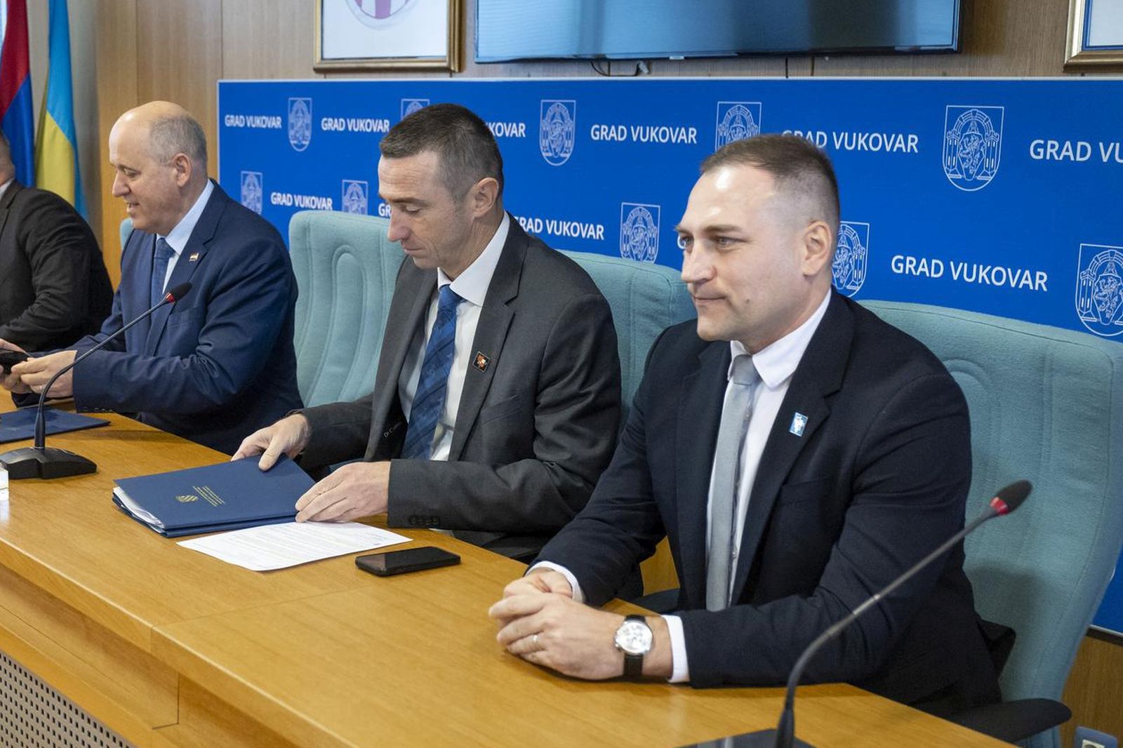16.12.2024. Vukovar - Potpredsjednik Vlade i ministar prostornog uredjenja, graditeljstva i drzavne imovine g. Branko Bacic posjetio je Grad Vukovar. Tom je prilikom odrzao radni sastanak s gradonacelnikom Grada Vukovara g. Ivanom Penavom. Photo: Davor Javorovic/PIXSELL