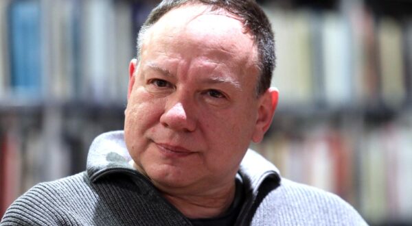 18.03.2022., Sibenik - U gradskoj  knjiznici odrzan je knjzevni susret s piscem, kolumnistom i filmskim kriticarom Juricom Pavicicem. Razgovor s njim vodio je novinar i knjizevnik Emir Imamovic Pirke. Susret organizirala Knjiznica. Photo: Dusko Jaramaz/PIXSELL