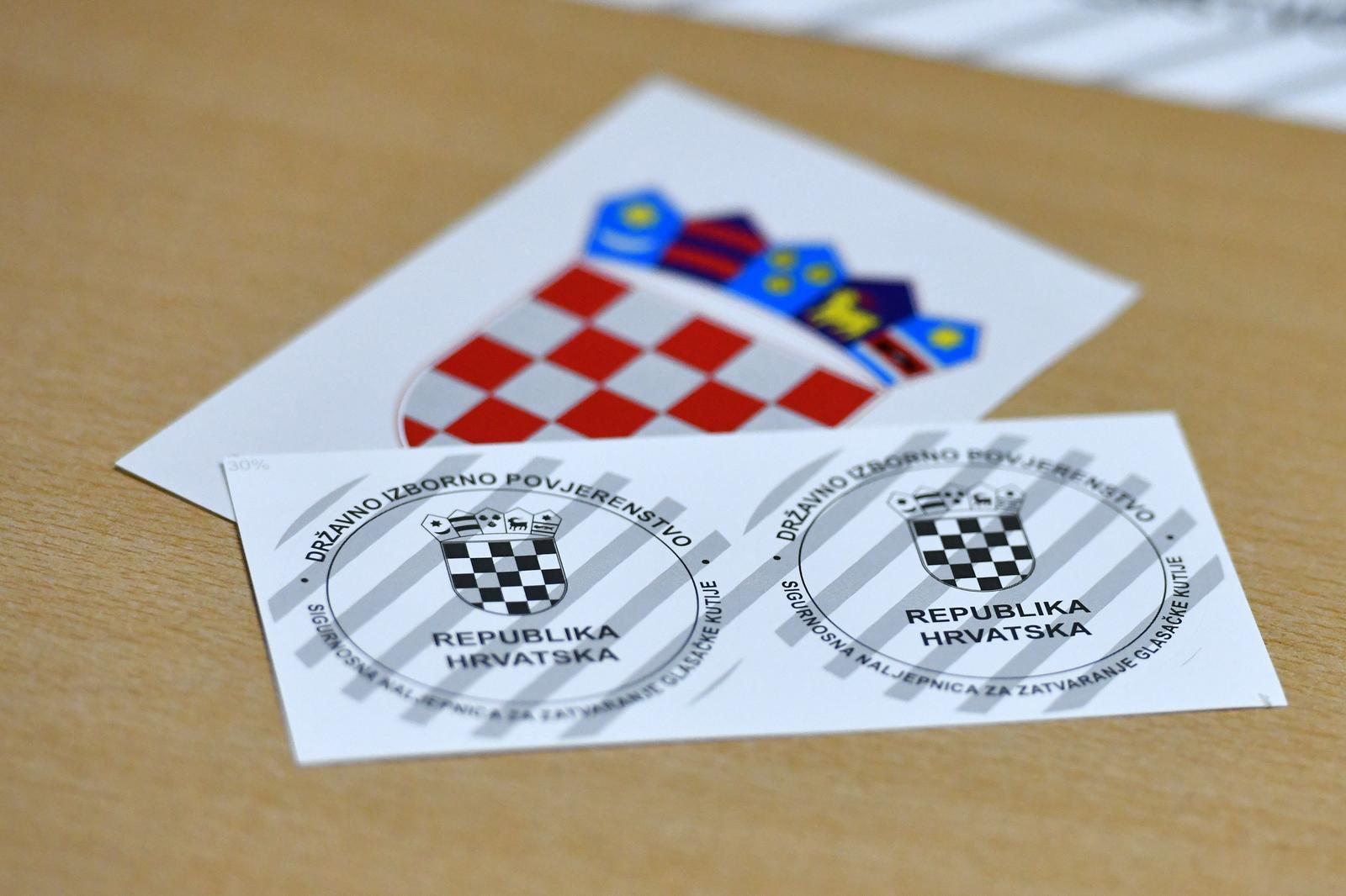 18.05.2025., Sibenik - Otvaranje biralista u Republici Hrvatskoj za lokalne izbore 2025.godine. Photo: Hrvoje Jelavic/PIXSELL