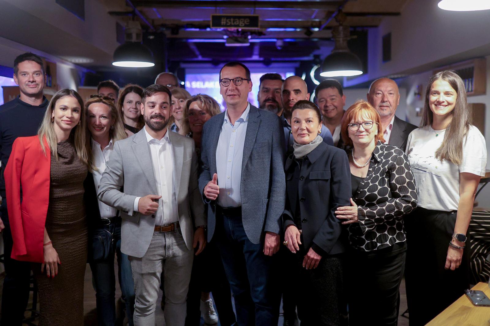 18.05.2025., Rijeka - Docek izbornih rezultata u izbornom stozeru nezavisnog kandidata za gradonacelnika Rijeke Marka Filipovica u Bacvi. Marko Filipovic Photo: Nel Pavletic/PIXSELL