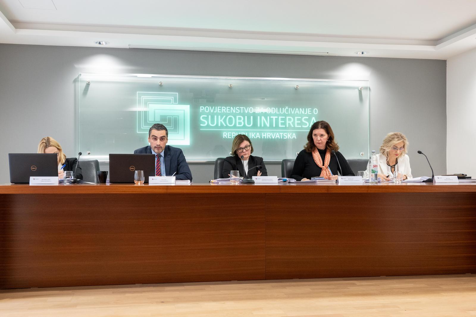 18.10.2024., Zagreb - Sjednica Povjerenstva za odlucivanje o sukobu interesa na kojoj se donijela odluka vezana uz moguci nesklad u imovini gradonacelnice Siska Kristine Ikic Banicek, nepodnosenje imovinske kartice Maria Banozica, zamjenika zupana Splitsko-dalmatinske zupanije Ante Sosica i dr. Photo: Neva Zganec/PIXSELL