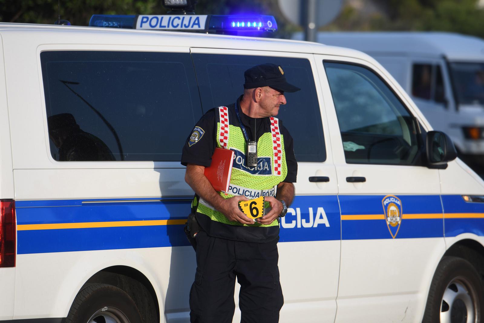 19.07.2023., Sibenik - Policijski sluzbenisi prometne policije obavljaju ocevid na mjestu prometne nesrece u kojoj su sudjelovali automobil i pjesak. Photo: Hrvoje Jelavic/PIXSELL