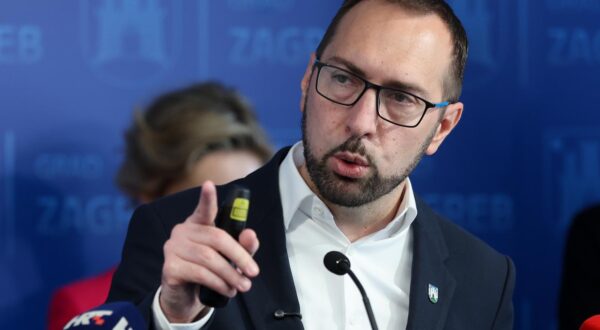 20.05.2025., Zagreb - Zgrada Gradske uprave. Gradonacelnik Grada Zagreba Tomislav Tomasevic i zamjenici gradonacelnika Danijela Dolenec i Luka Korlaet, predstavili su program za provedbu javnog natjecaja za izradu idejnog urbanisticko-arhitektonskog rjesenja za stadion Maksimir – SRC Svetice u Zagrebu. Nakon toga, gradonacelnik i njegovi zamjenici odrzali su redovnu konferenciju za medije. Photo: Sanjin Strukic/PIXSELL