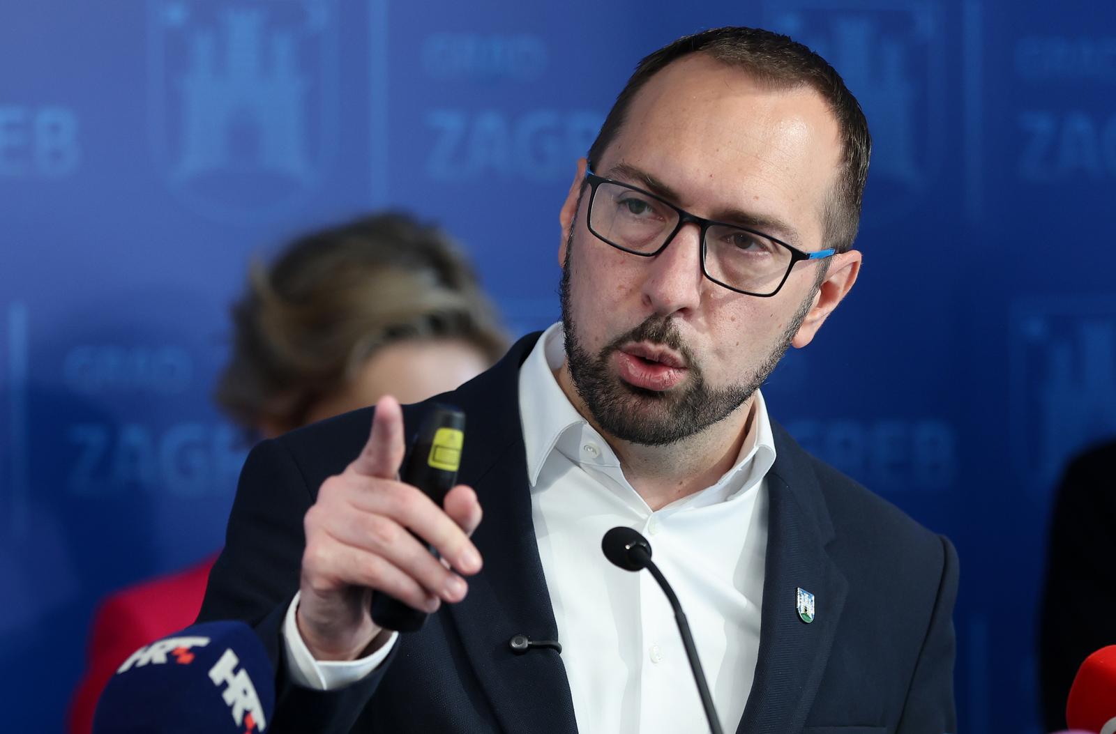 20.05.2025., Zagreb - Zgrada Gradske uprave. Gradonacelnik Grada Zagreba Tomislav Tomasevic i zamjenici gradonacelnika Danijela Dolenec i Luka Korlaet, predstavili su program za provedbu javnog natjecaja za izradu idejnog urbanisticko-arhitektonskog rjesenja za stadion Maksimir – SRC Svetice u Zagrebu. Nakon toga, gradonacelnik i njegovi zamjenici odrzali su redovnu konferenciju za medije. Photo: Sanjin Strukic/PIXSELL