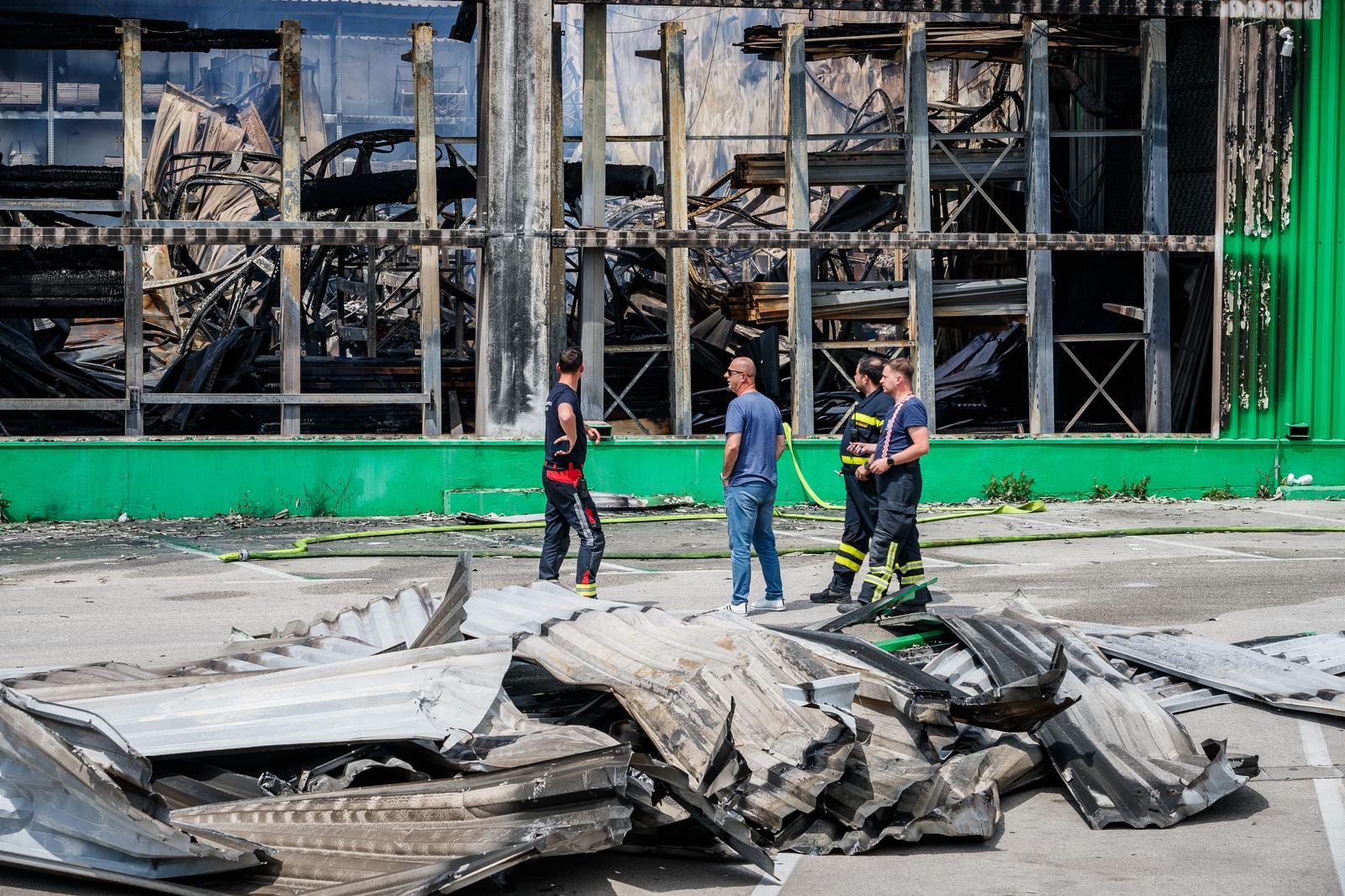 20.05.2025., Kastel Sucurac.  - Jutro nakon sto je izgorilo skladiste Pevexa. Photo: Zvonimir Barisin/PIXSELL