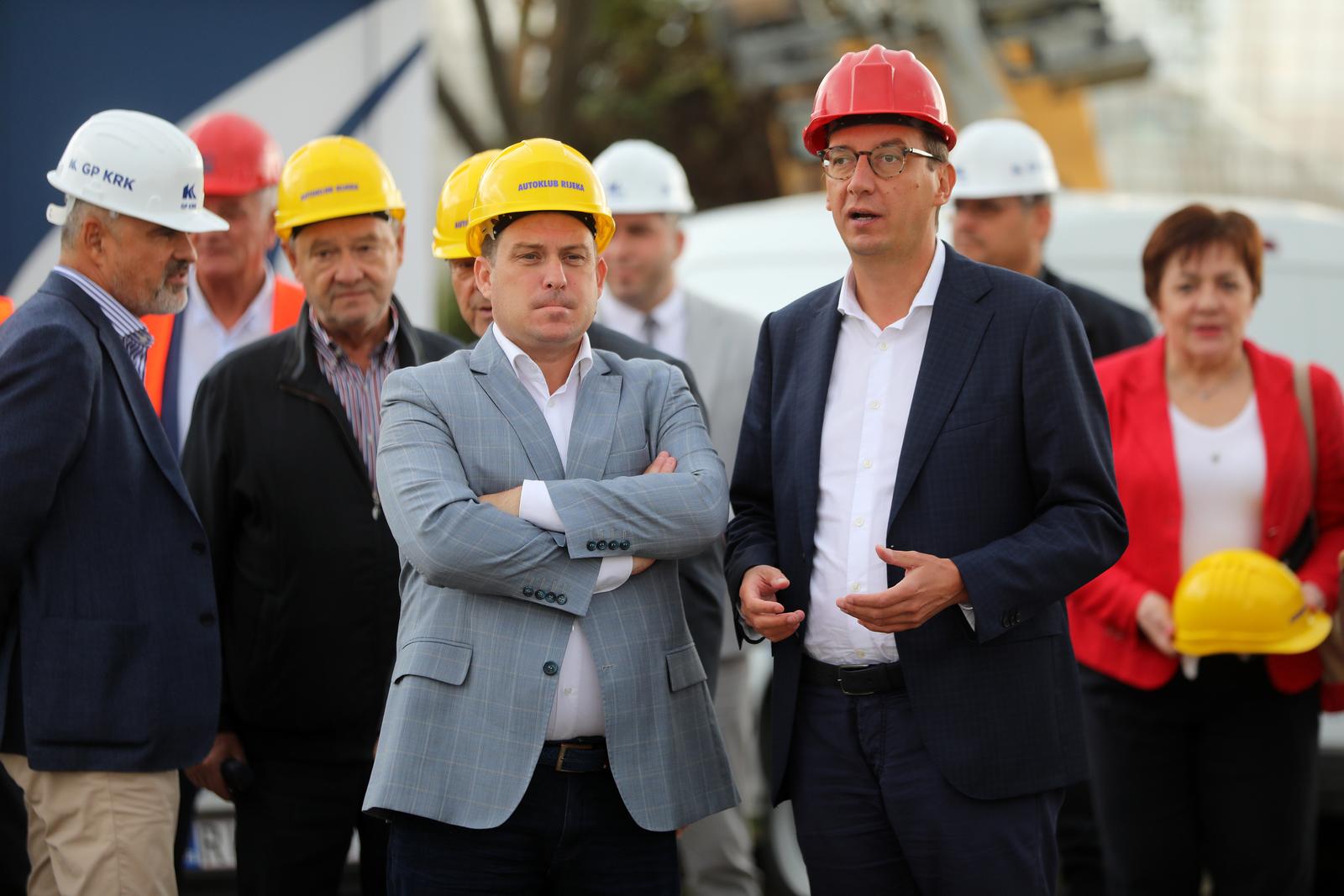 20.09.2024., Rijeka - Svecanost polaganja Vremenske kapsule na gradilistu novog objekta Autokluba Rijeka. Nazocili su predsjednik kluba Marijan Curkovic, ministar Oleg Butkovic, tajnik kluba Mile Peric i gradonacelnik Marko Filipovic. Photo: Goran Kovacic/PIXSELL