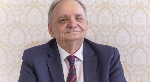 21.04.2025., Osijek - Branimir Glavas na konferenciji za medije predstavio nezavisnog kanditata za gradonacelnika Osijeka, Domagoja Bendekovica Photo: Borna jaksic/PIXSELL