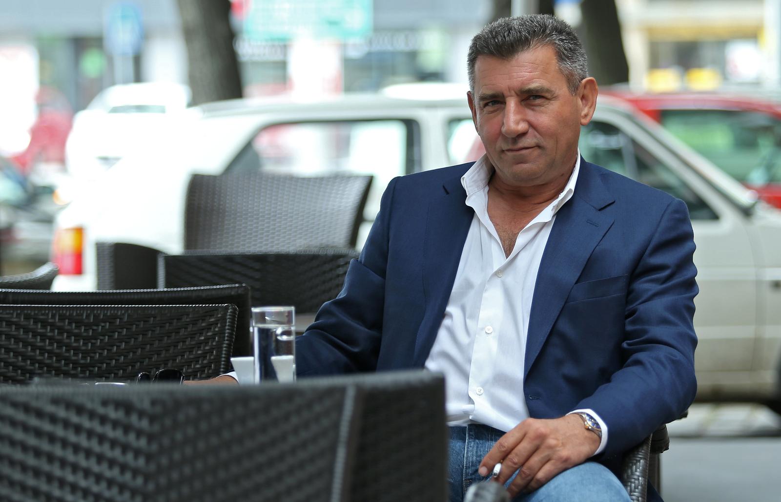 21.05.2013., Klaiceva 74, Zagreb - General Ante Gotovina popio je pice i porazgovarao sa djelatnicom na terasi Caffe bara Kult u Klaicevoj ulici 74.rPhoto: Sanjin Strukic/PIXSELL