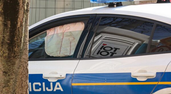 23.03.2025., Zagreb - Prometna nesreca na krizanju Ilice i Cankareve ulice. Sudarili su se osobni automobil i policijski auto. Photo: Luka stanzl/PIXSELL