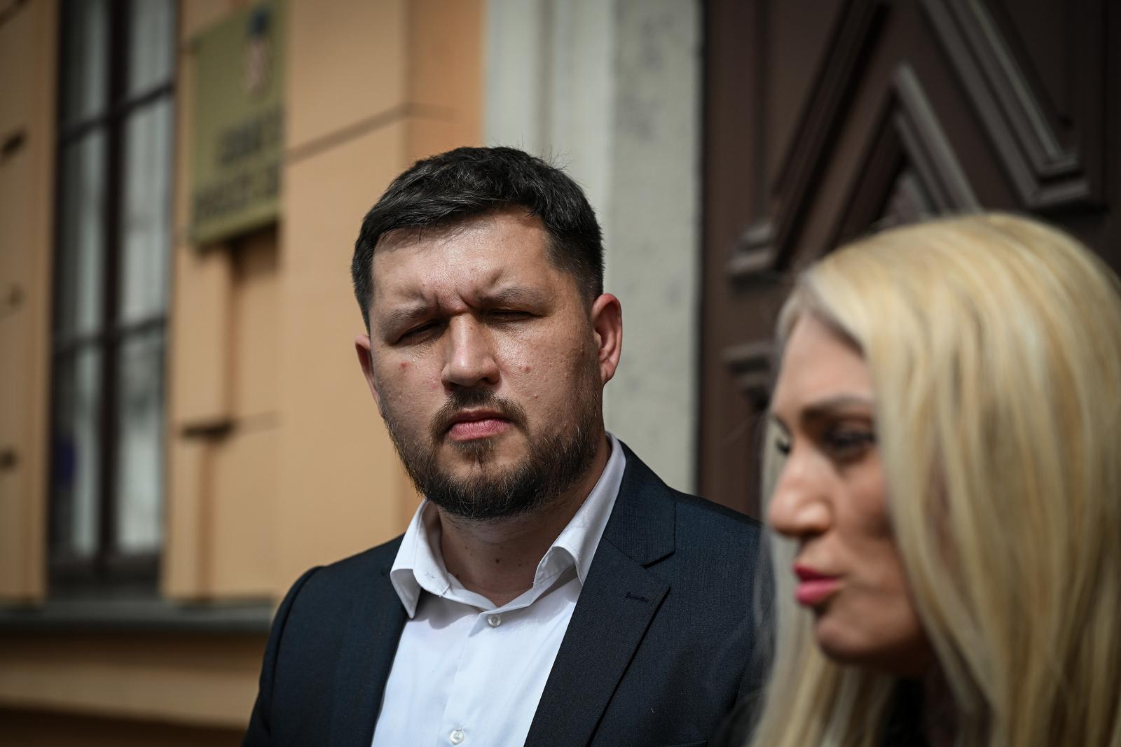 23.04.2025., Zagreb  - Udruga Spasimo male obiteljske iznajmljivace (SMOi) na konferenciji za medije ispred Ustavnog suda izvijestila je o razlozima predaje tom sudu prijedloga za ocjenu suglasnosti tri zakona s Ustavom RH (zakoni o lokalnim porezima-porez na nekretnine, o ugostiteljskoj djelatnosti i o upravljanju i odrzavanju zgrada)
Vedran Tomic i Hana Matic Photo: Josip Regovic/PIXSELL