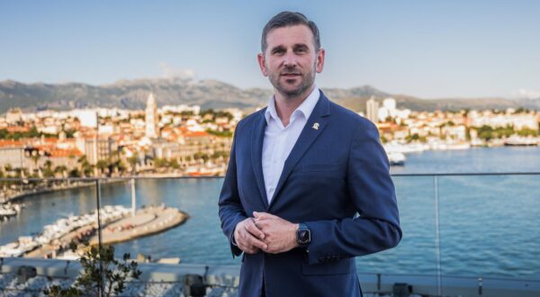 23.05.2025., Split.  - Hotel Ambasador Portret Tomislava Sute kandidata za Gradonacelnika. Photo: Zvonimir Barisin/PIXSELL
