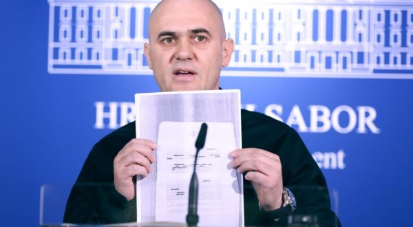 25.03.2025., Zagreb - Na konferenciji za medije odrzanoj u Saboru o Mariju Radicu govorio je zastupnik Domovinskog pokreta Josip Dabro. Photo: Patrik Macek/PIXSELL