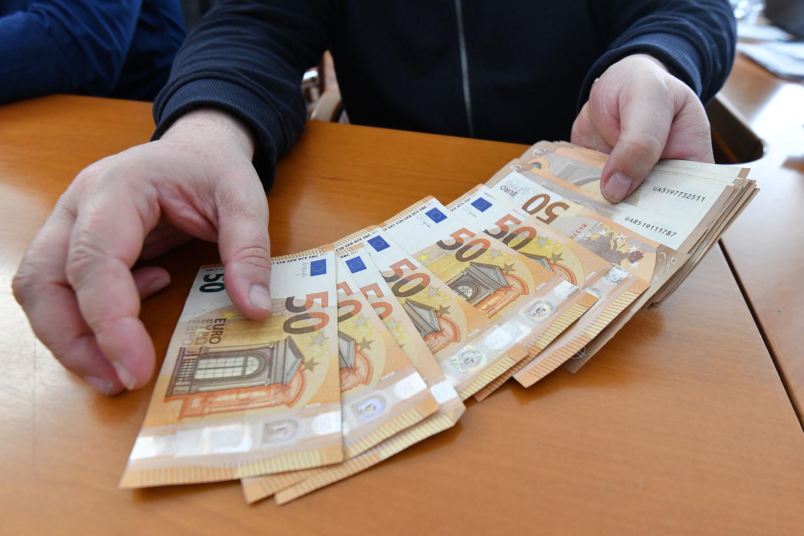 25.03.2025., Cakovec - Pocela isplata uskrsnica od 50 za umirovljenike s podrucja Grada Cakovca. Photo: Vjeran Zganec Rogulja/PIXSELL