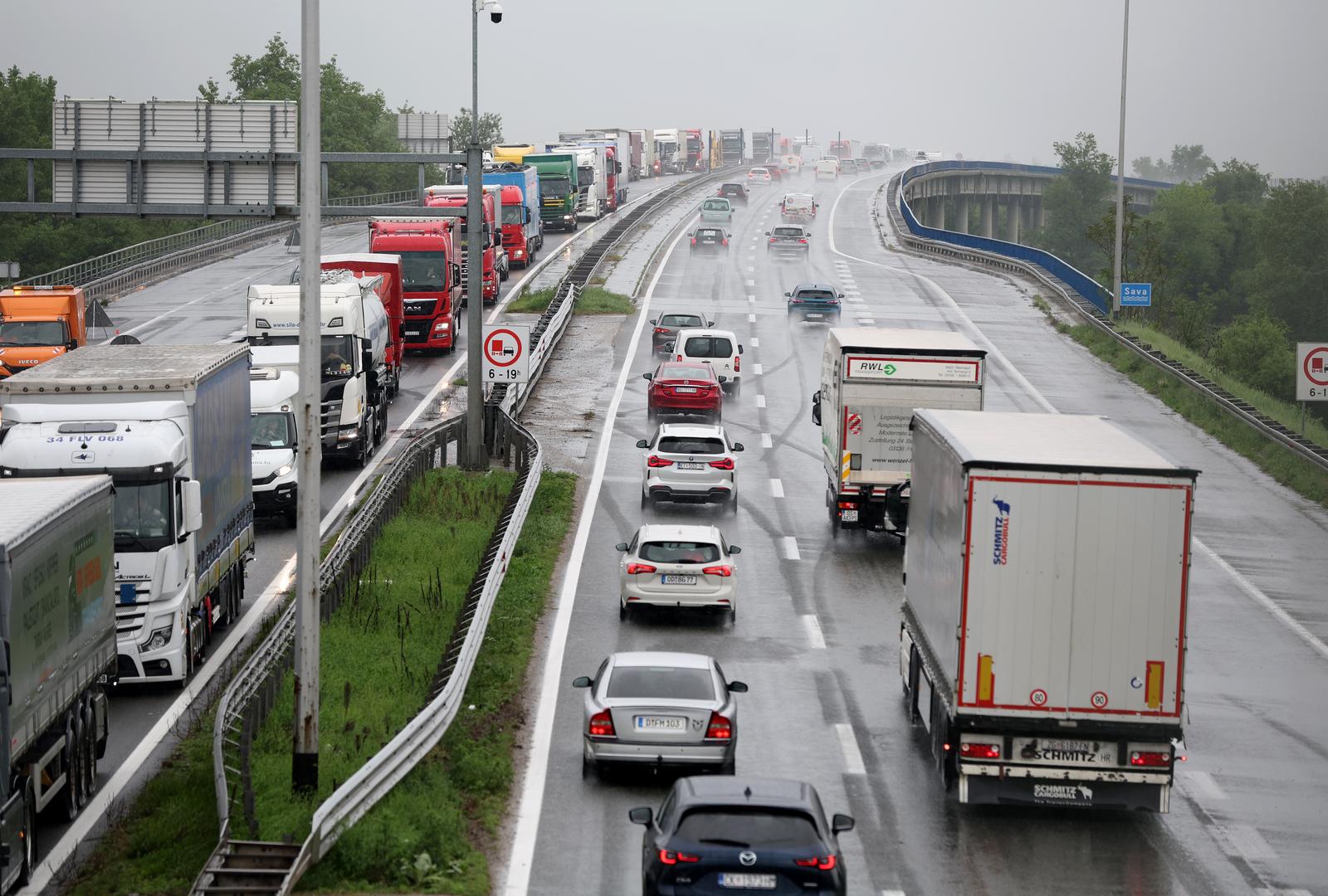 25.04.2025., Zagreb - U prometnoj nesreći koja se jutros dogodila na zagrebačkoj obilaznici (A3) poginulo je dvoje ljudi, dok je treća osoba ozlijeđena. Photo: Matija Habljak/PIXSELL