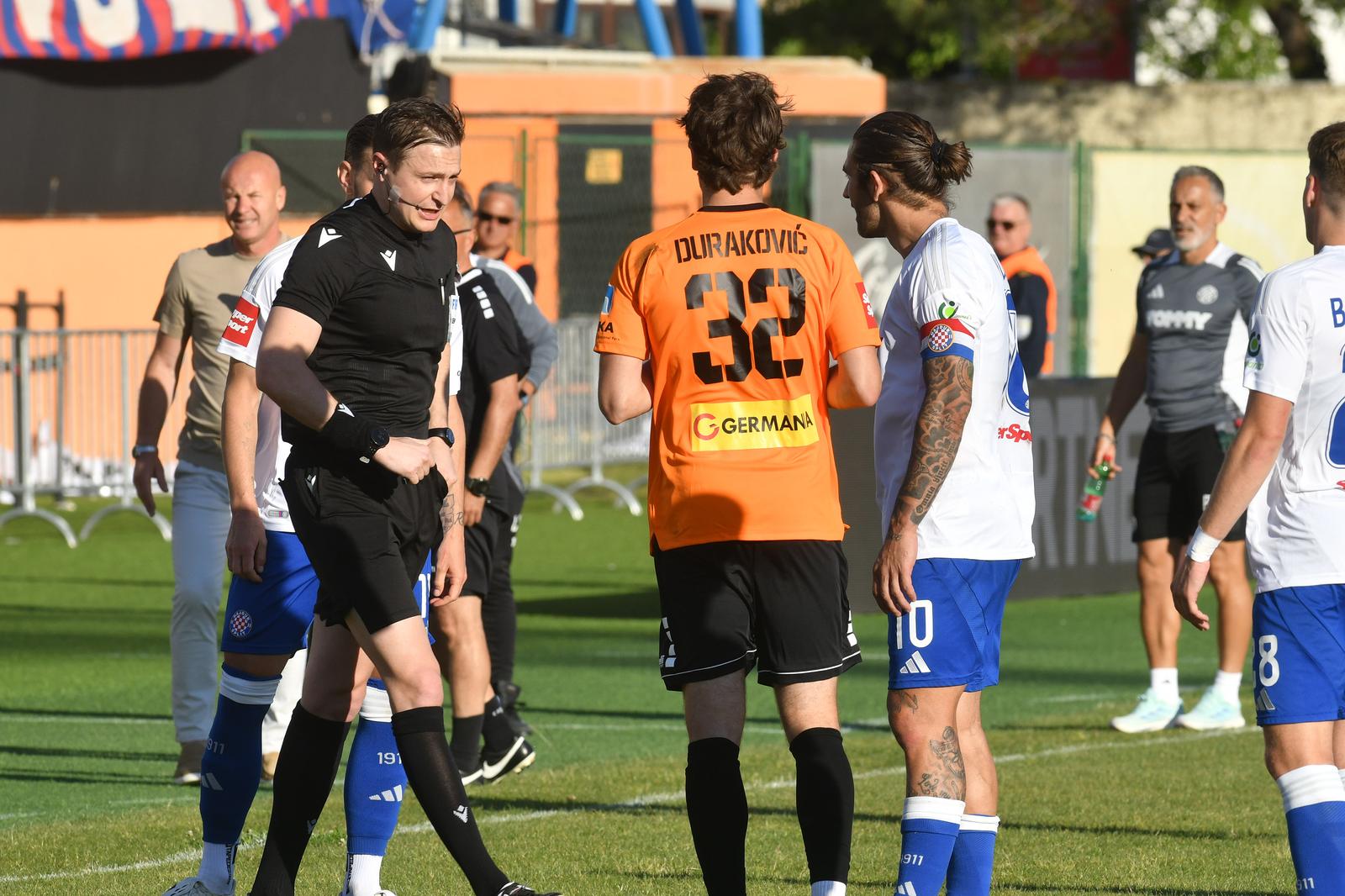 25.05.2025., stadion Subicevac, Sibenik - SuperSport HNL, 36. kolo, HNK Sibenik - HNK Hajduk. Rajko Vidovic, Ante Culina i Nash the Slash Photo: Hrvoje Jelavic/PIXSELL