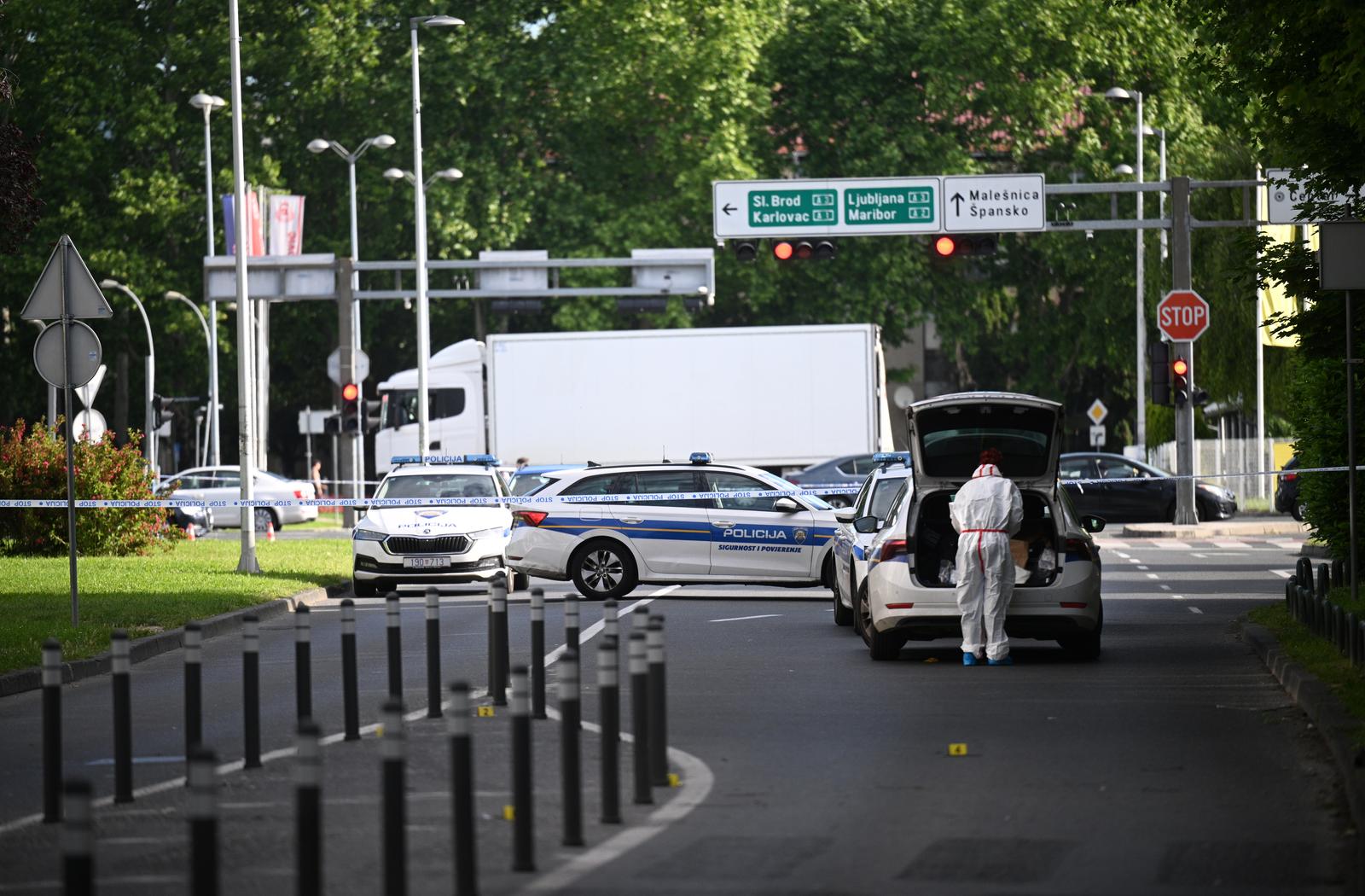 27.05.2025. Zagreb - Sinoć je oko 2:50 sati u Ulici Slavenskog u Zagrebu bačena eksplozivna naprava, zbog čega je došlo do oštećenja inventara i stakala na dva ugostiteljska objekta. U eksploziji nitko nije ozlijeđen. Photo: Davor Puklavec/PIXSELL
