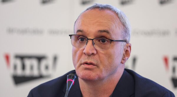 28.04.2025., Zagreb - U Hrvatskom novinarskom domu odrzana je konferencija za medije na kojoj su upozorili javnost na diskriminatoran karakter odluke Savjeta za nacionalne manjine Vlade RH koji je, na sjednici odrzanoj 24. travnja, tjedniku Novosti srezao sredstva za cak 35 posto u odnosu na prethodne godine, provodeci tako politicku cenzuru temeljem predizbornih obecanja HDZ-ovog koalicijskog partnera, Domovinskog pokreta. Hrvoje Zovko Photo: Goran Stanzl/PIXSELL