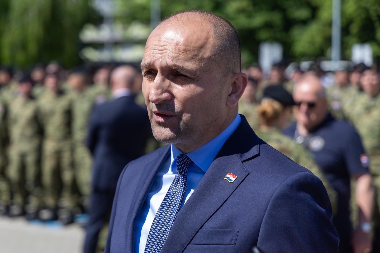 29.04.2025., Djakovo - 34. obljetnica ustrojavanja 3. gardijske brigade "Kune". Povodom ove obljetnice Hrvatska vojska je izlozila vojnu opremu i naoruzanje. potpredsjednik Vlade i ministar obrane Ivan Anusic Photo: Borna Jaksic/PIXSELL