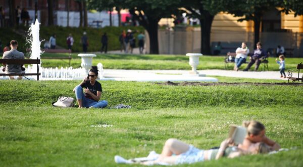 29.04.2025., Zagreb, Gradska svakodnevica, ugodno izlezavanje na zelenim povrsinama u centru grada. Photo: Emica Elvedji/PIXSELL