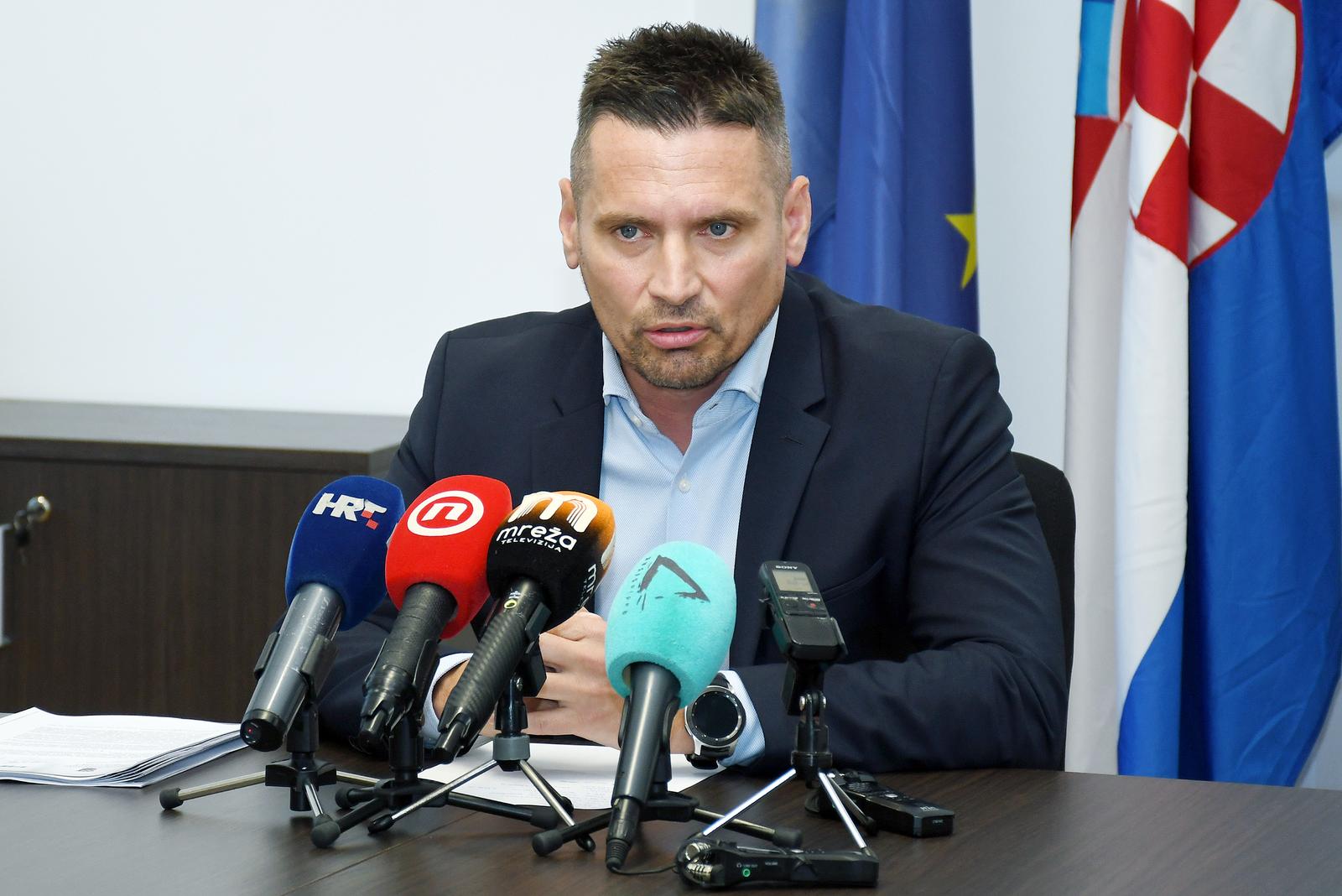 29.05.2025., Sisak - Konferencija za medije na kojoj je sisacki gradonacelnik Domagoj Orlic govorio o zatecenom financijskom stanju u Sisku.
Photo: Nikola Cutuk/PIXSELL Photo: Nikola Cutuk/PIXSELL