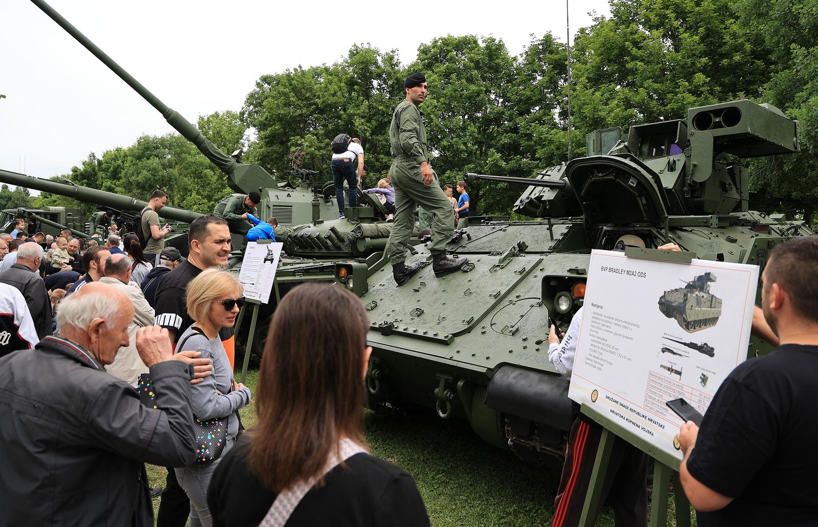 30.05.2025., Jezero Jarun, Zagreb - Odrzavanje sredisnje proslave Dana drzavnosti u Zagrebu, izlozbom oruzja Hrvatske vojske i podjelom graha gradjanima. Photo: Marko Prpic/PIXSELL