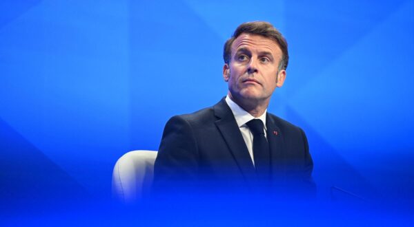 Le président français Emmanuel Macron prononce un discours lors du 22ème Dialogue Shangri-La de l'IISS, à l'hôtel Shangri-La à Singapour, pour clore sa visite officielle en Asie, le 30 mai 2025. © Jeanne Accorsini / Pool / Bestimage French President Emmanuel Macron delivers a keynote address during the 22nd IISS Shangri-La Dialogue at the Shangri-La Hotel on May 30, 2025 in Singapore. Photo: Jeanne Accorsini/Pool/Bestimage/BESTIMAGE