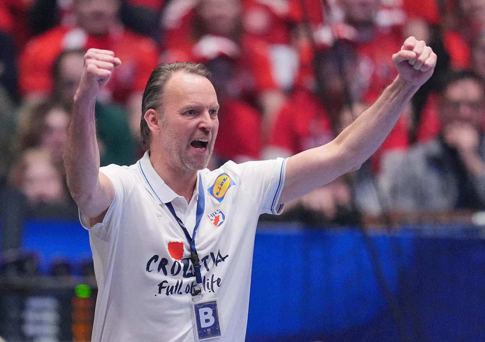 02 February 2025, Norway, Oslo: Handball: World Championship, Croatia - Denmark, Final round, Final, Unity Arena, Croatia's coach Dagur Sigurdsson cheers. Photo: Soeren Stache/dpa Photo: Soeren Stache/DPA