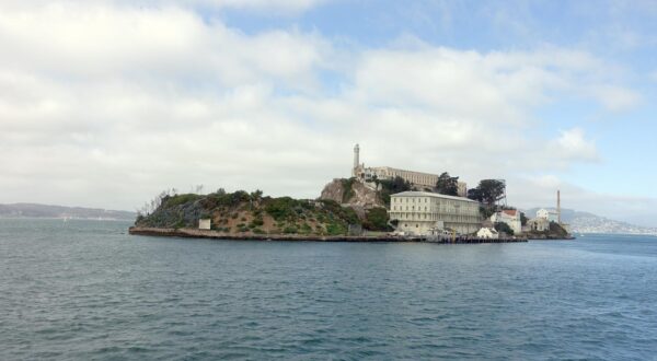 View of Alcatraz island in the bay of San Francisco, US, 14 September 2017. The island was first used for a light tower and a fort. In the 1930s, the fort was reconstructed as a prison and was known as the most famous high security prison in the USA between 1934 and 1963. Today, Alcatraz is part of the Golden Gate National Recreation Area and supervised by the US National Park Service, as well as a tourist attraction with over a million visitors each year. - NO WIRE SERVICE - Photo: Alexandra Schuler/dpa /DPA/PIXSELL